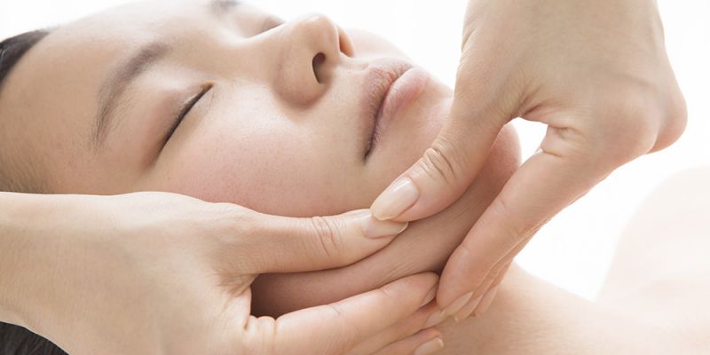 massage mặt thon gọn